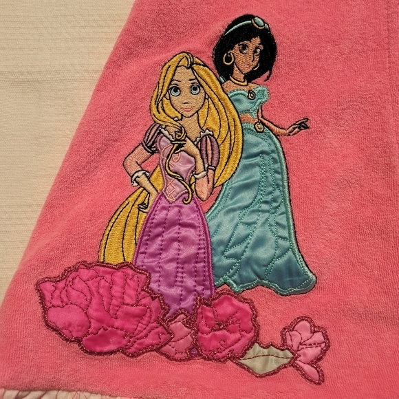 Disney Store girls size 3 hooded swim cover up, princess design, Violet name - Picture 6 of 7